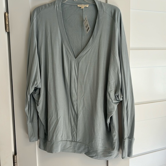 Vneck super soft top, mint color - Picture 1 of 3